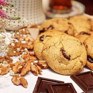طرز تهیه کوکی گردویی شکلاتی، شیرینی ساده و خانگی!