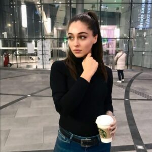 خانم بازیگر زیبای ترک از استایل جذاب و رنگارنگ خود رونمایی کرد/ جمره بایسل ترکاند + بیوگرافی و عکس
