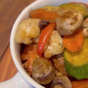 طرز تهیه خوراک مرغ آسیایی، یک غذای جدید و رژیمی!
