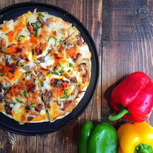 طرز تهیه پیتزا رست بیف، به روش فست فودی درستش کن!