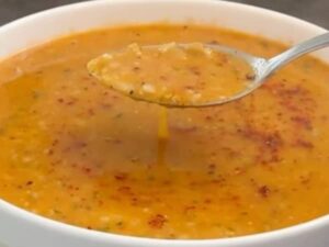 طرز تهیه سوپ ازوگلین؛ نحوه آماده‌سازی یک سوپ ترکیه‌ای اصیل