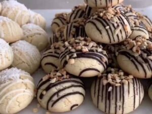 طرز تهیه کوکی فندقی و نارگیلی؛ شیرینی‌ای برای پذیرایی از مهمانان نوروزی