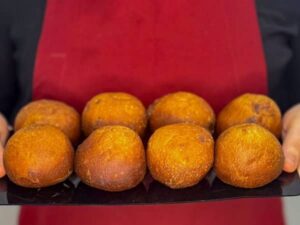 طرز تهیه پیراشکی کرمدار مجلسی برای مهمانی های لوکس و لاکچری