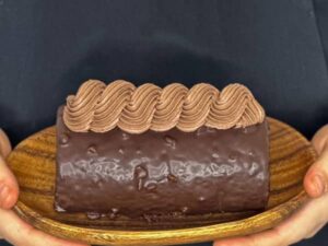 طرز تهیه رولت اسنیکرز؛ دسری لاکچری برای مناسبت‌های ویژه